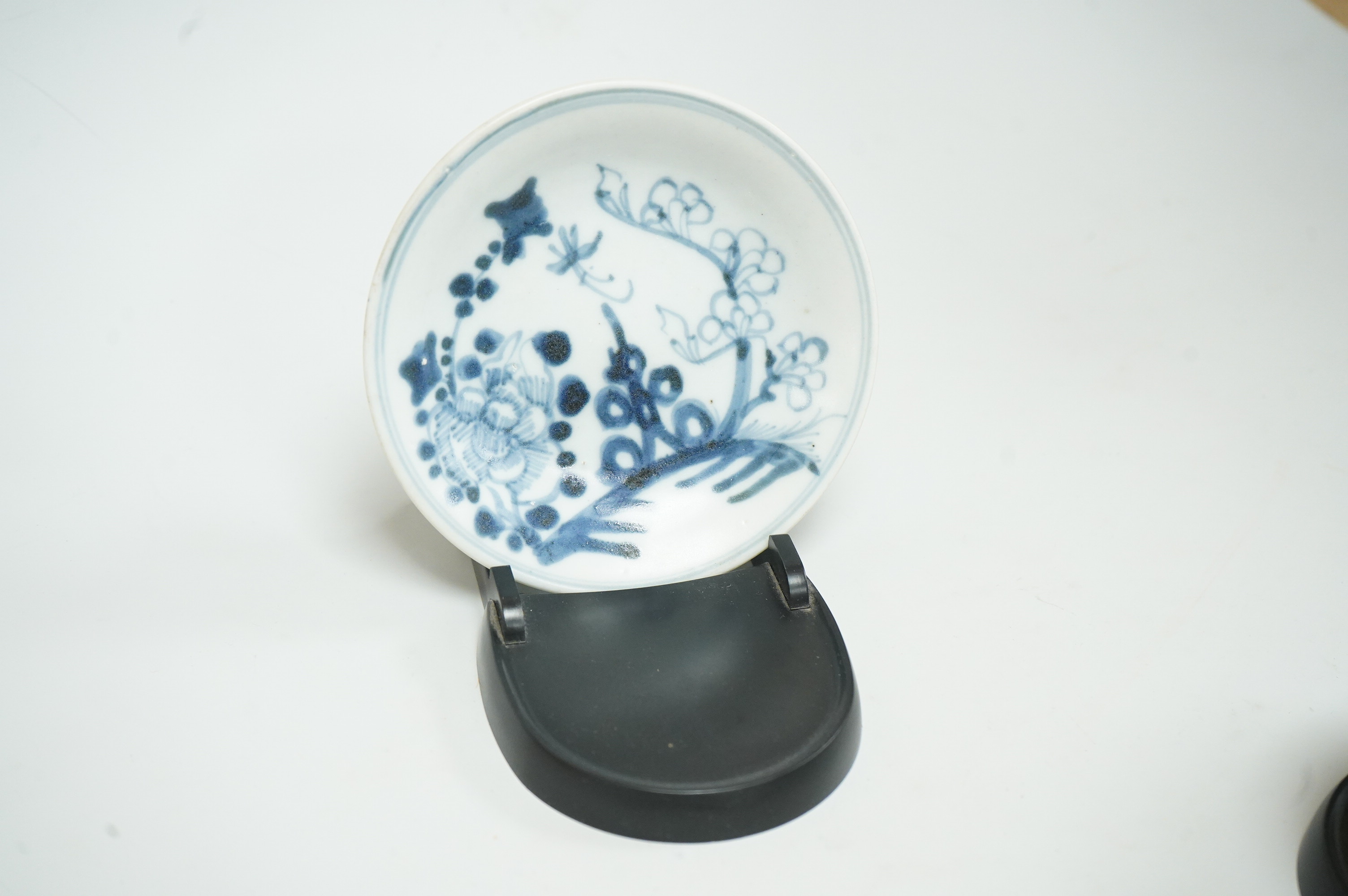 A Chinese Nanking cargo teabowl and a saucer, mid 18th century and a Tek Sing shipwreck example, largest 12cm in diameter